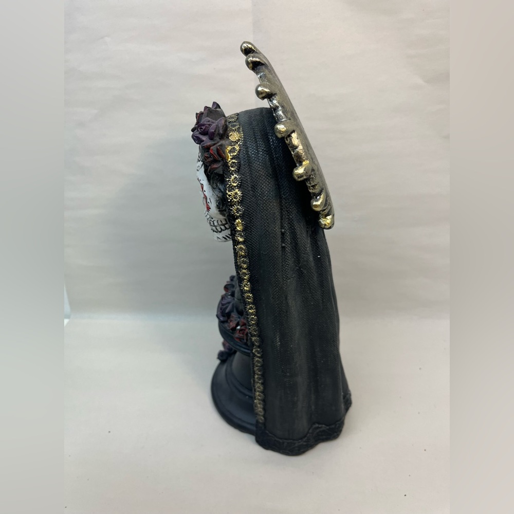 design toscano queen of the dead skeleton bust - Picture 4 of 7